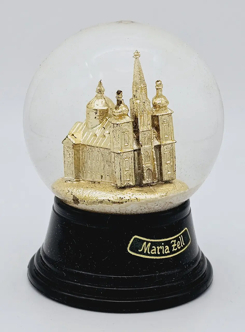 The World's First Snowglobe